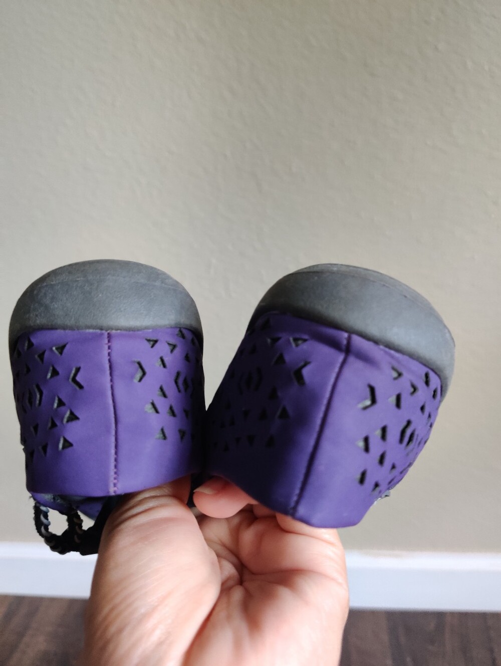 Muk Luks Samantha Slip-on T-strap Adventure Sport Shoe Purple Gray 7 - Picture 5 of 6